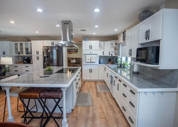 Holiday home 5 Star Luxury With Private Pool And Cozy Firepit